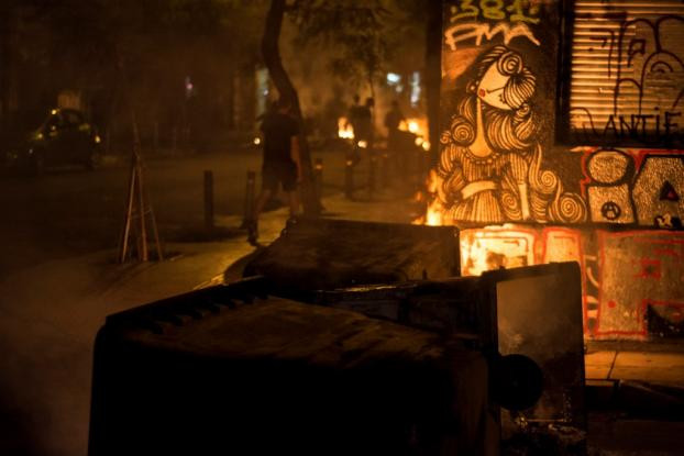 Εξάρχεια: Νέες επιθέσεις με μολότοφ σε διμοιρίες των ΜΑΤ